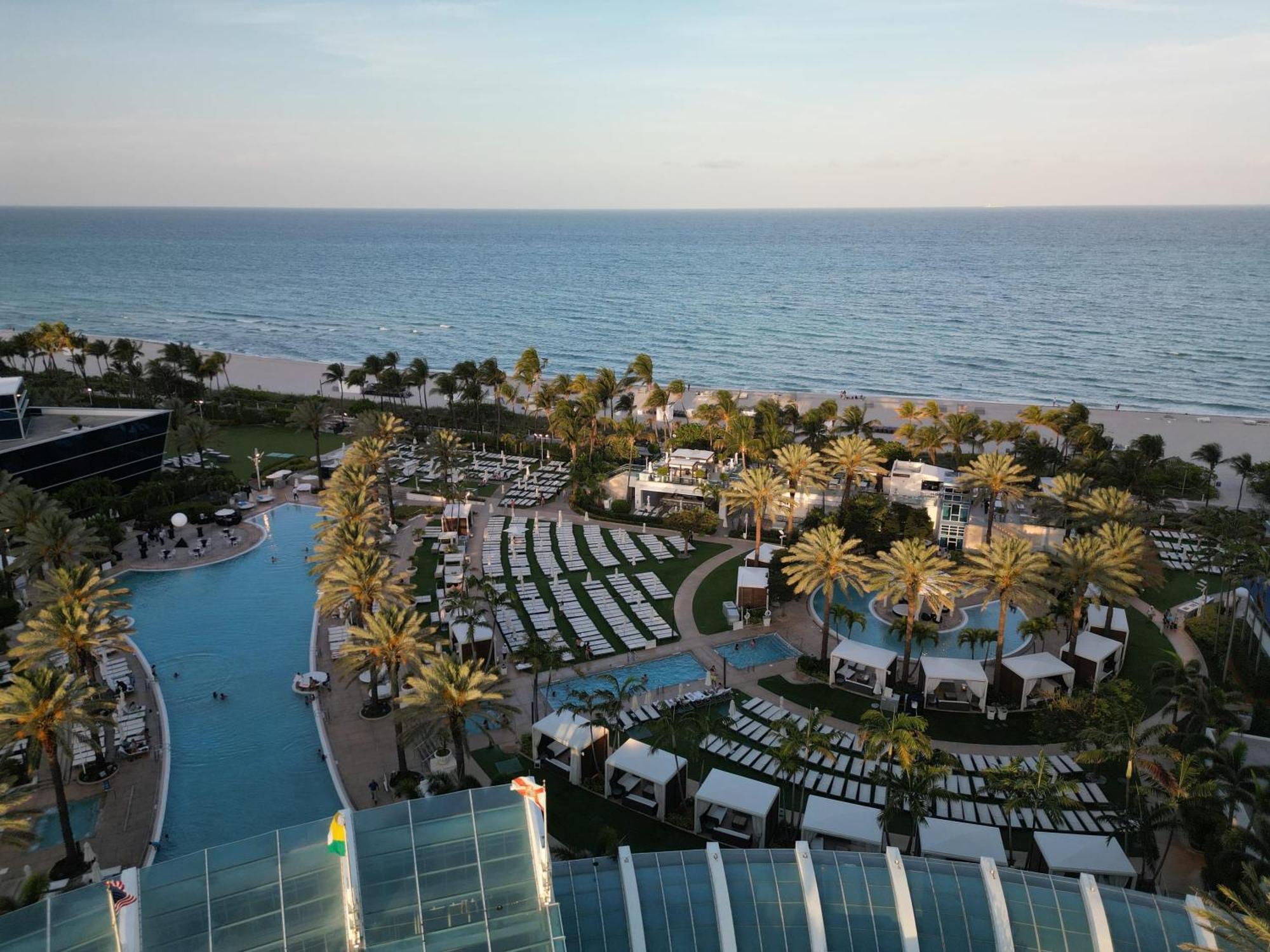 Fontainebleau Resort Balcony W Ocean + Bay View Маямі-Біч Екстер'єр фото